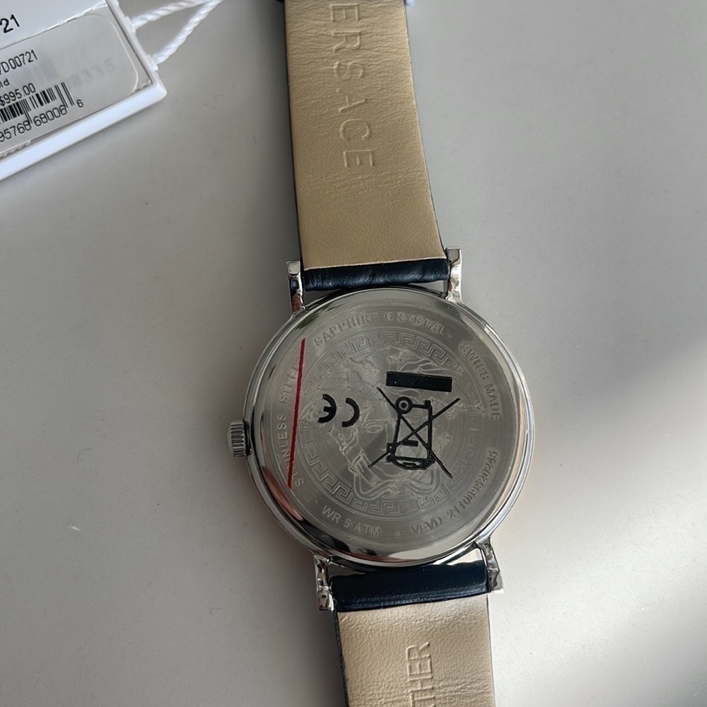 Versace
2-Hand Quartz Leather Strap
Watch, 36mm - Picture 6 of 13